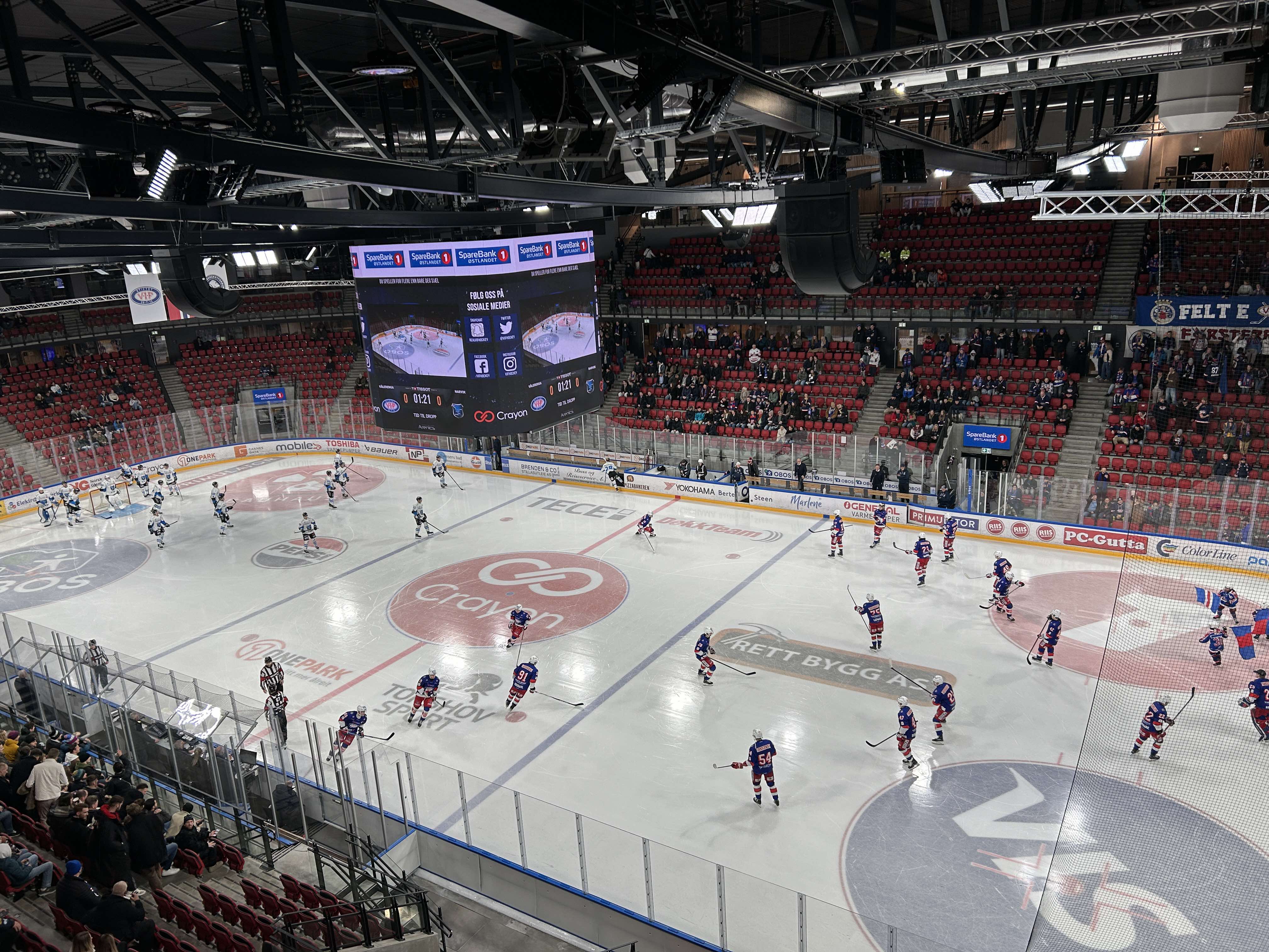 Oversiktsbilde av isen på Jordal Amfi under kampen mellom Vålerenga og Narvik.