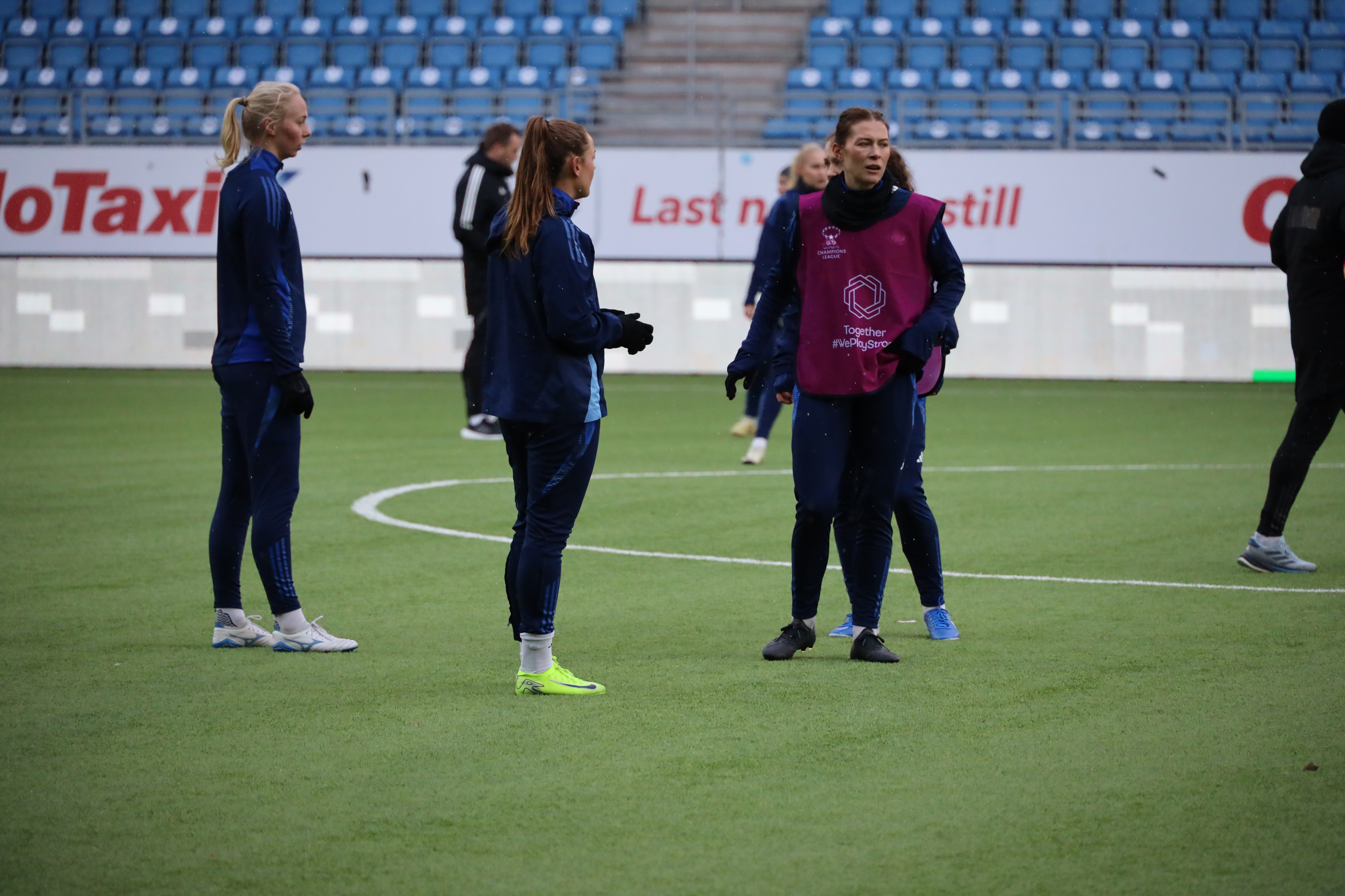 Sara Hørter og VIF på trening