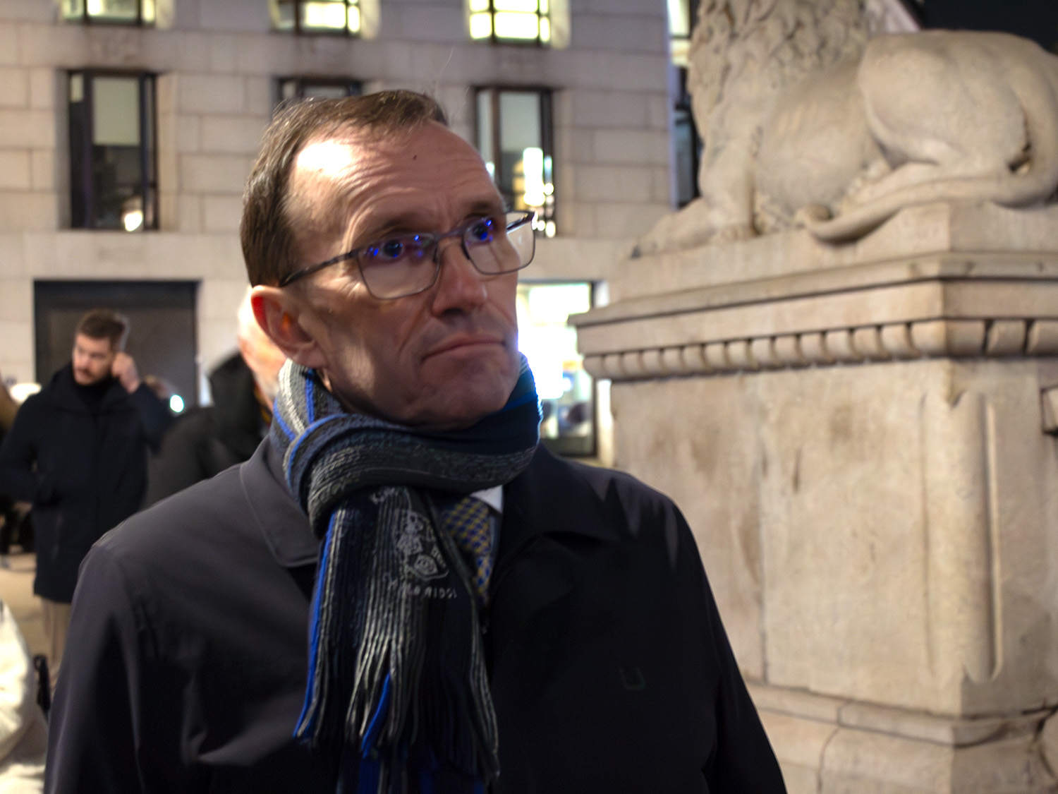 Espen Barth Eide ser på markeringen om at det er 1000 dager siden invasjonen av Ukraina