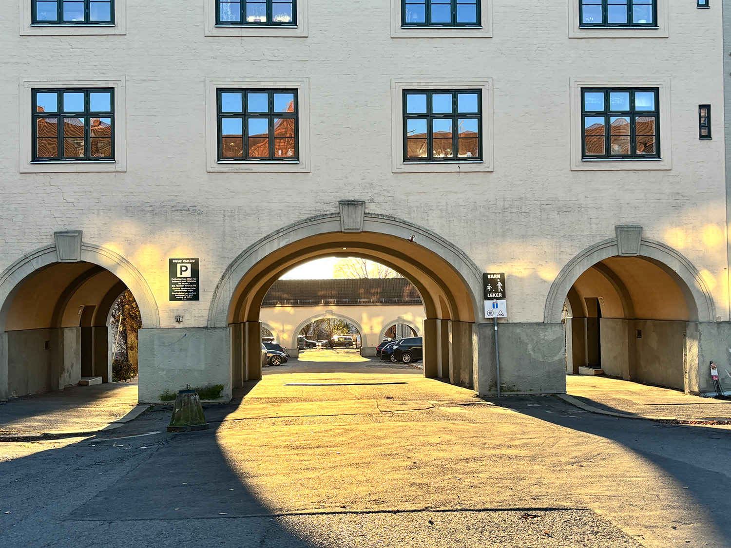 Bildet viser en bakgård på Torshov