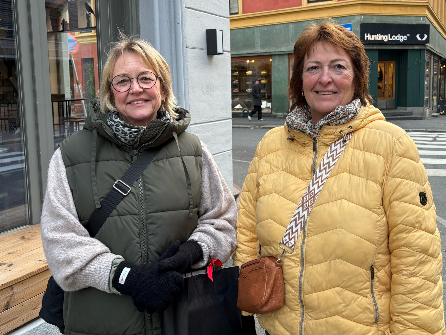 To kvinner i handlegata Markveien