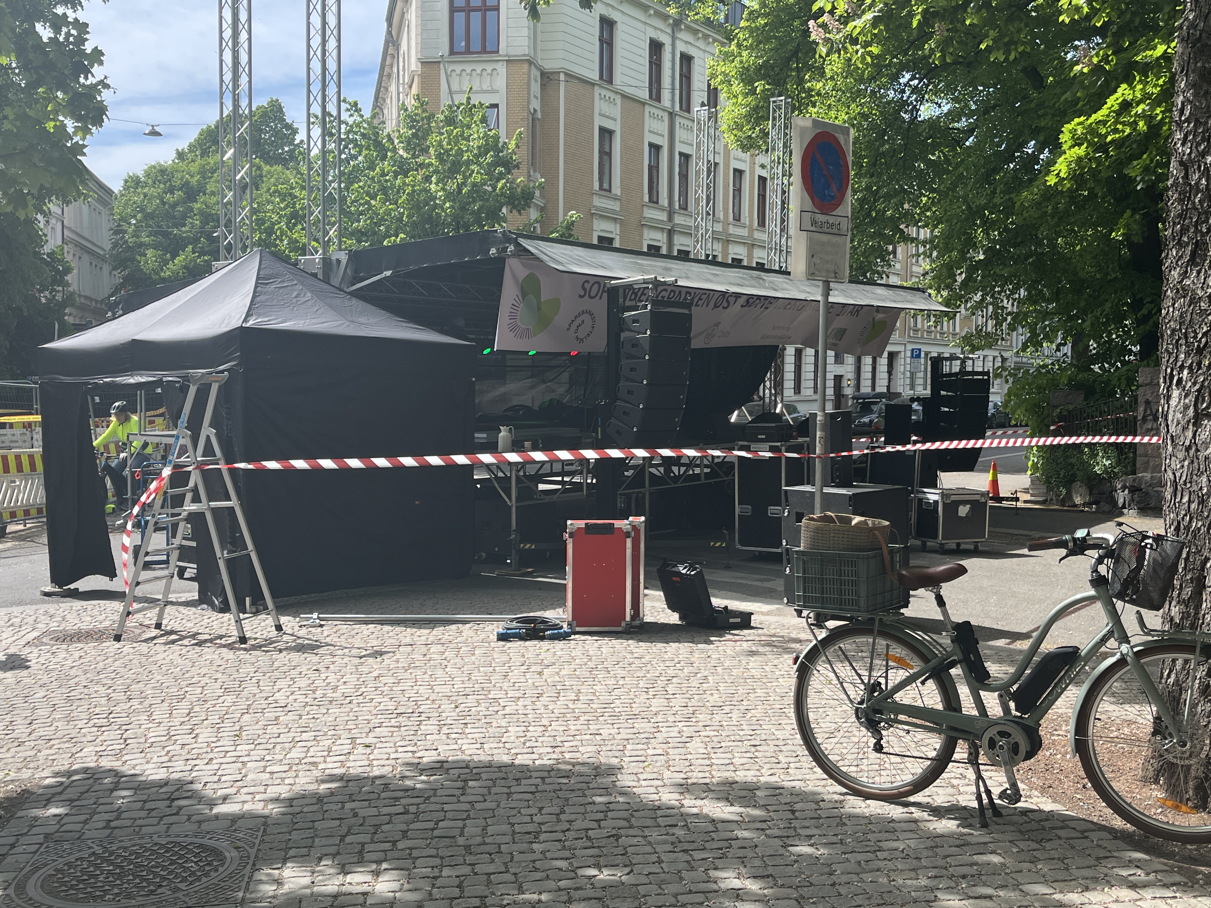 Rigg av scene sofienbergsparken