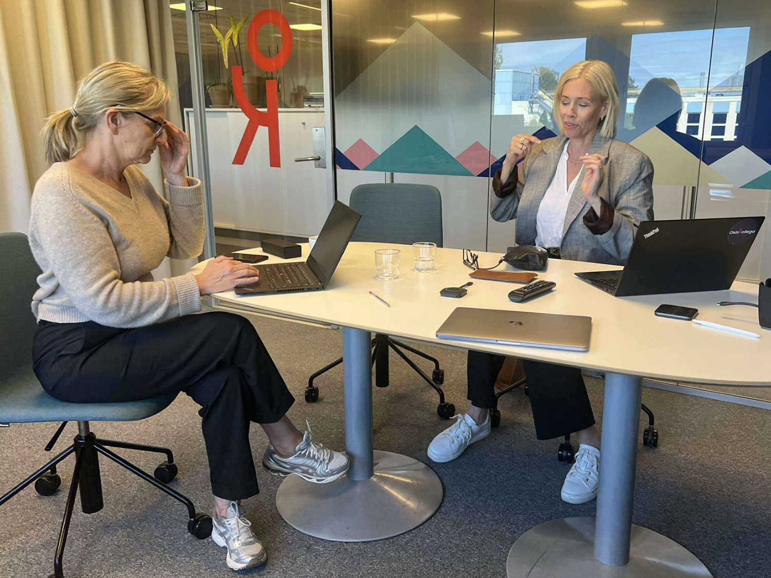 Oslo Kollega rundt et bord