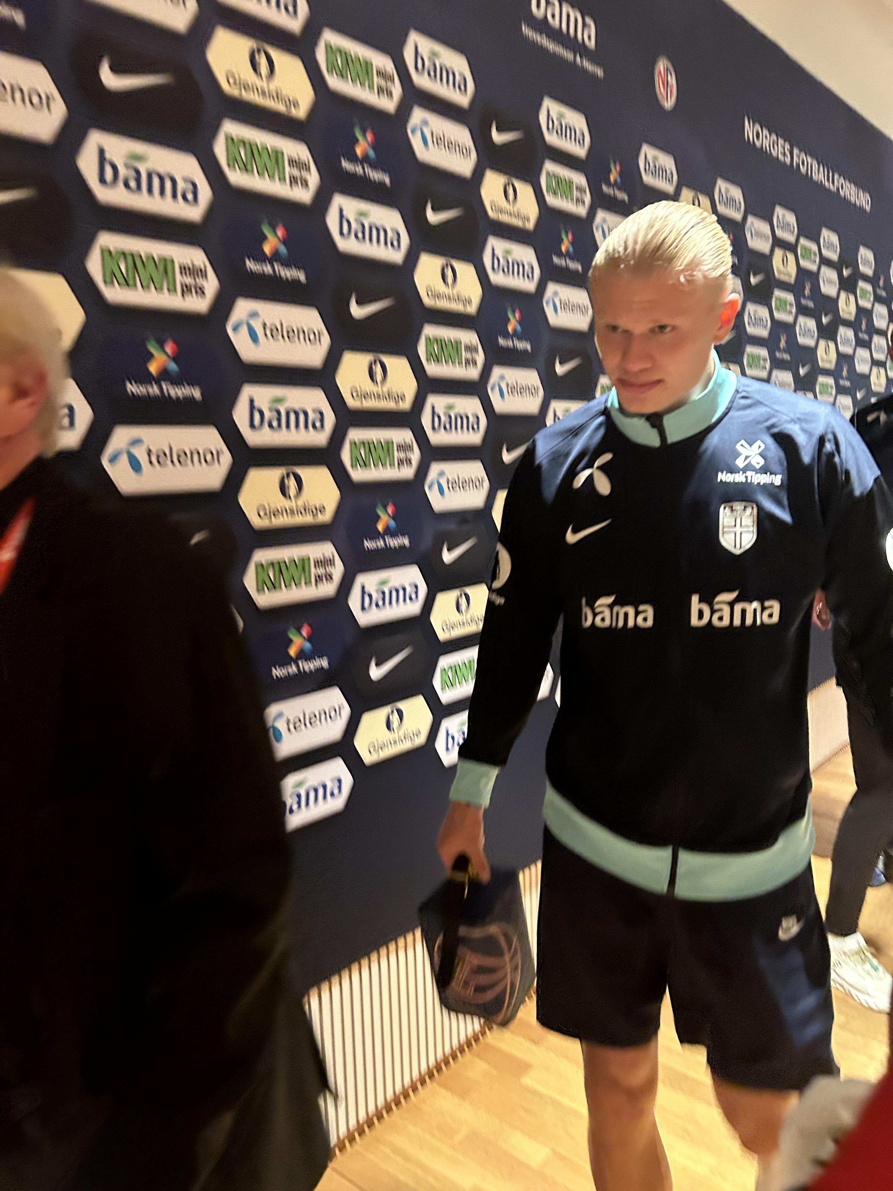 Haaland går forbi i intervjusonen