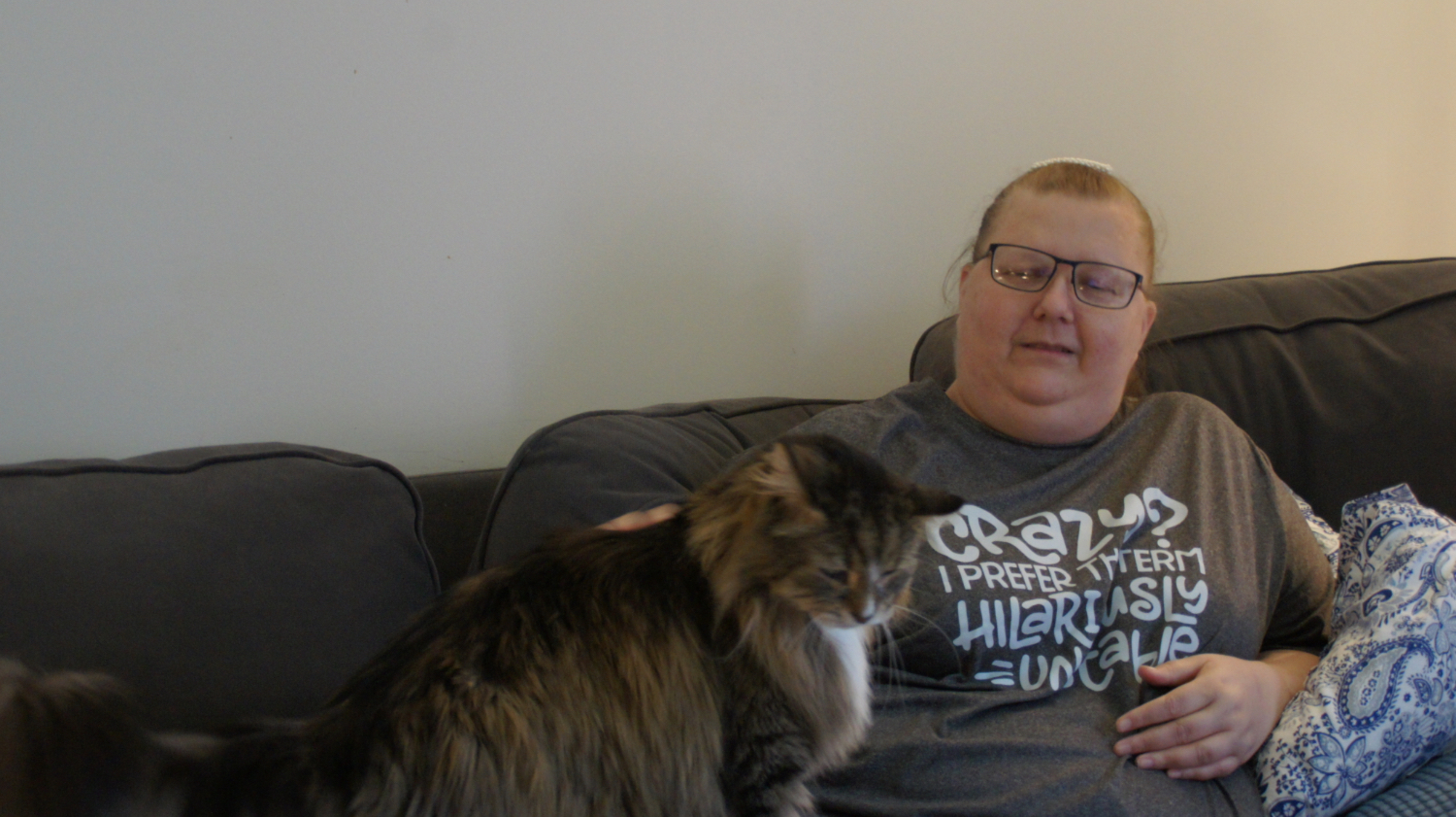Monica Østbø og katten Bazinga