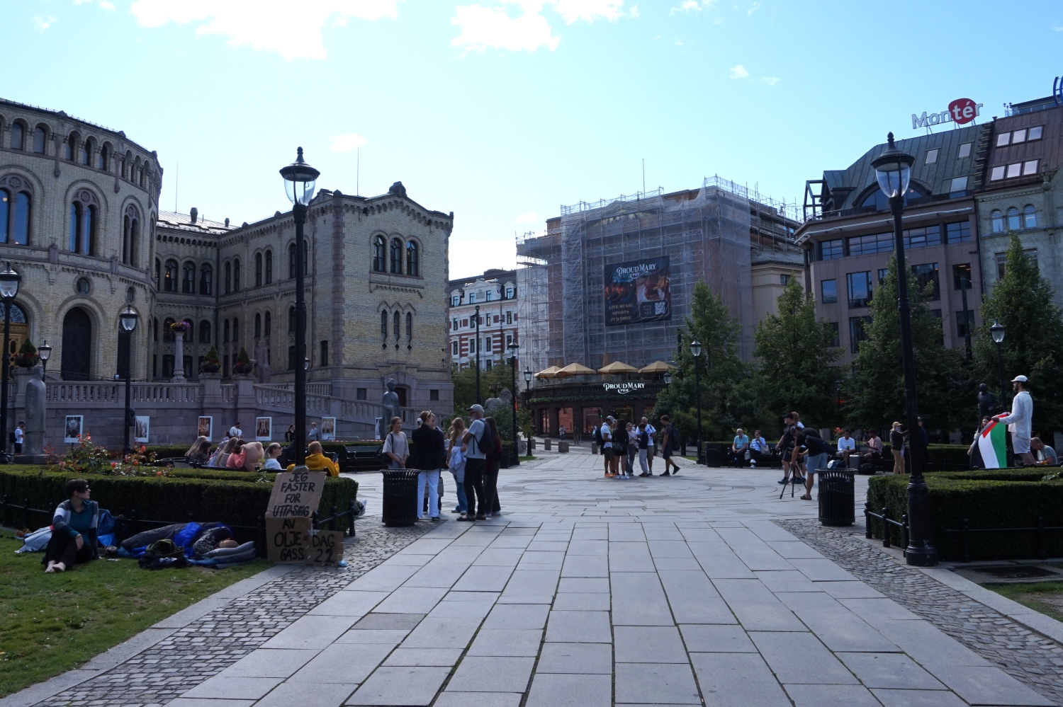 Aksjonister foran Stortinget