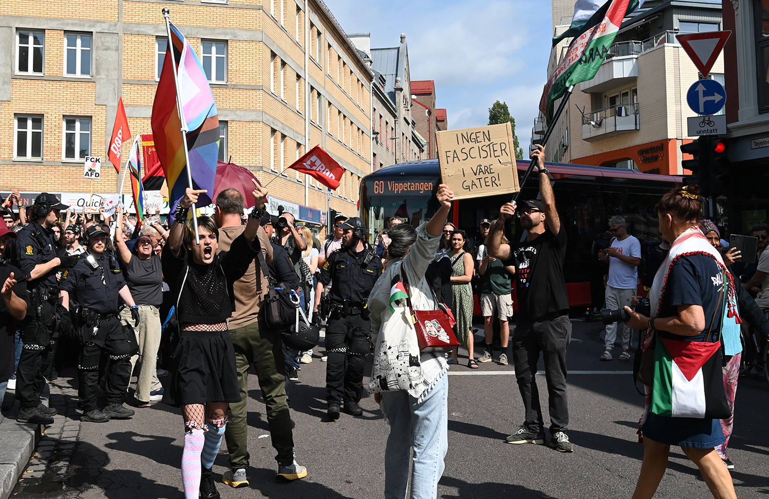 demonstrant som roper