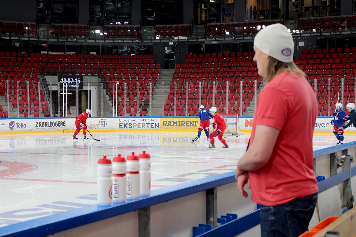 "Leffen" ser ut mot isen under trening.