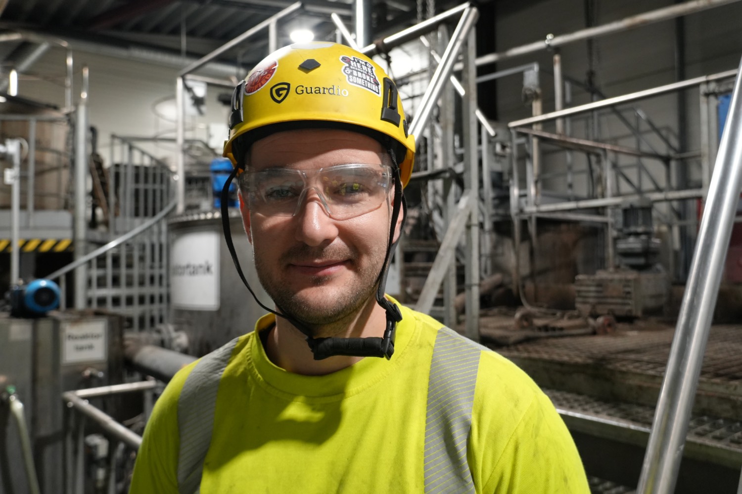 Thomas smiler til kameraet