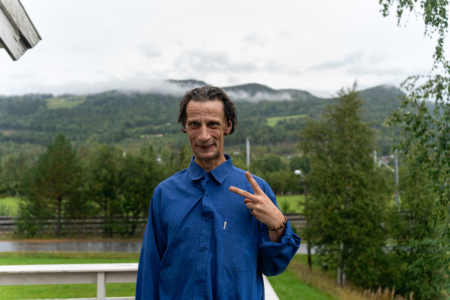 Sondre Foyn Gullvåg viser peace tegn