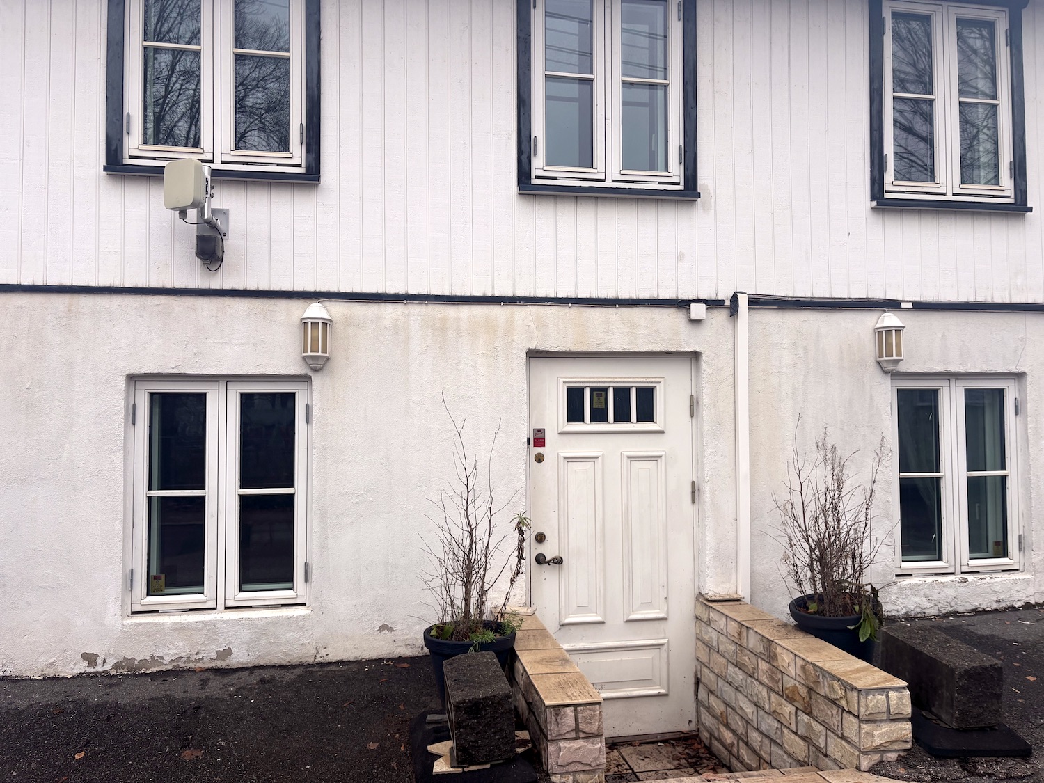 Inngang til trehus i Enebakkveien