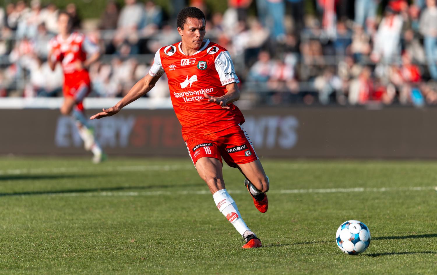 Dadi Dodou Gaye har spilt over 150 kamper mellom Eliteserien og Obos ligaen. Kilde: fotball.no