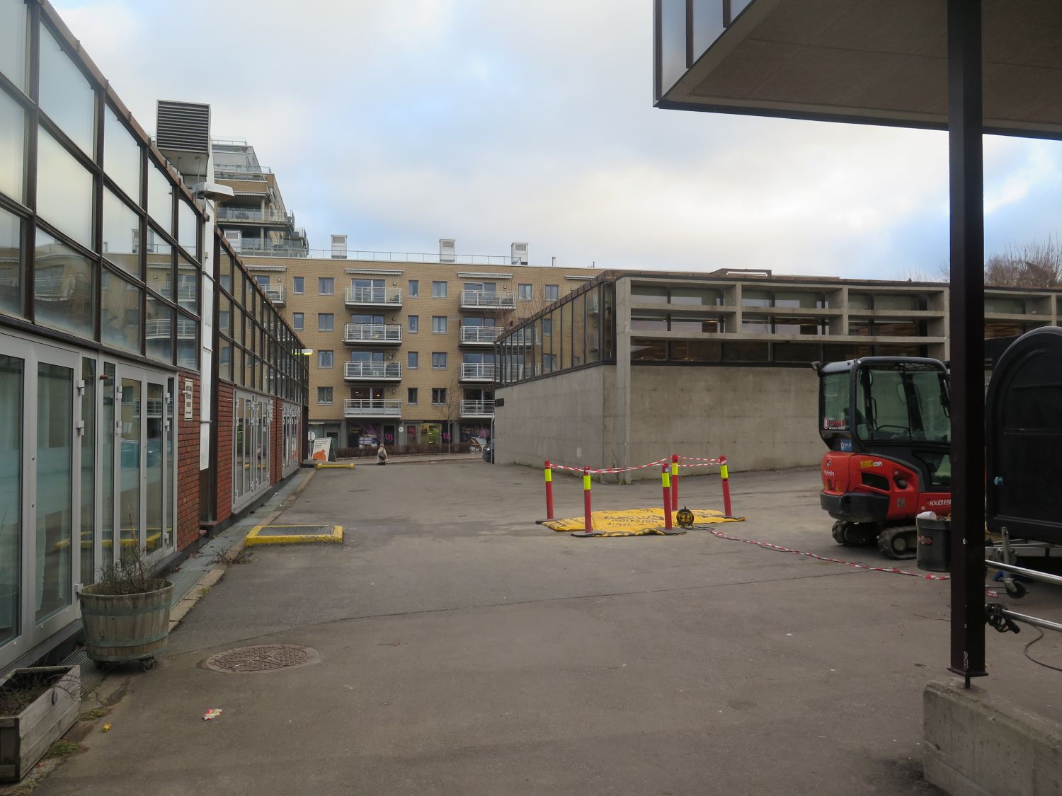 Bilde av plassen foran B&oslash;ler samfunnshus.