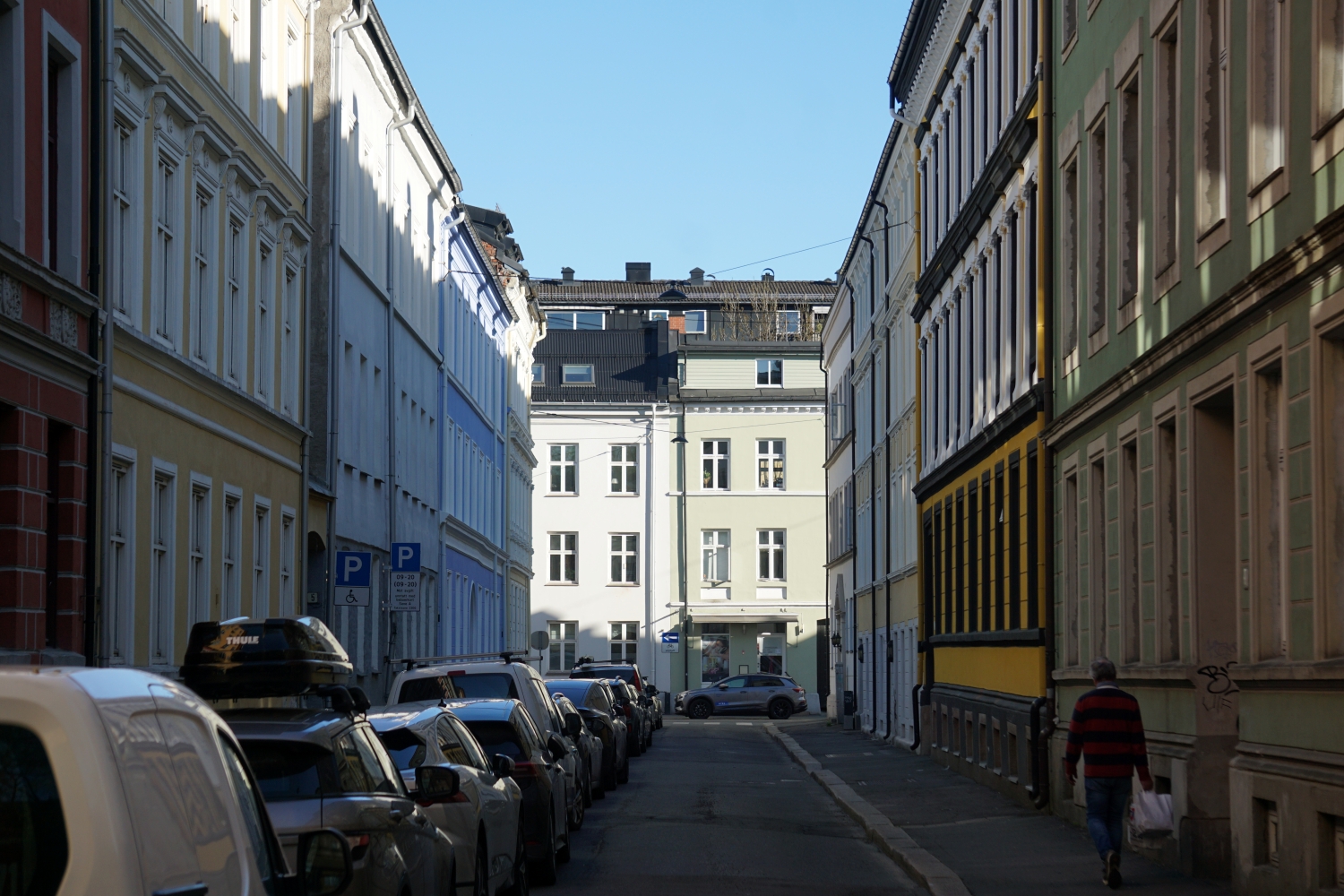 Byg&aring;rd i skyggen