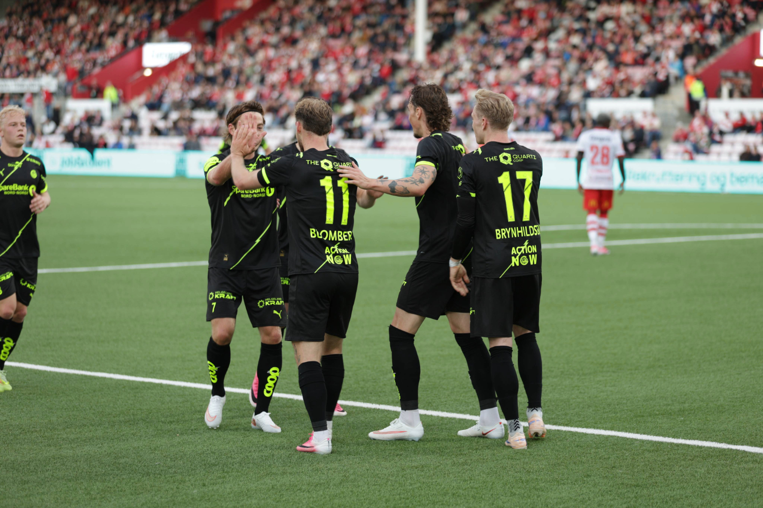 Bodø/Glimt-spillerne feirer 1-0.