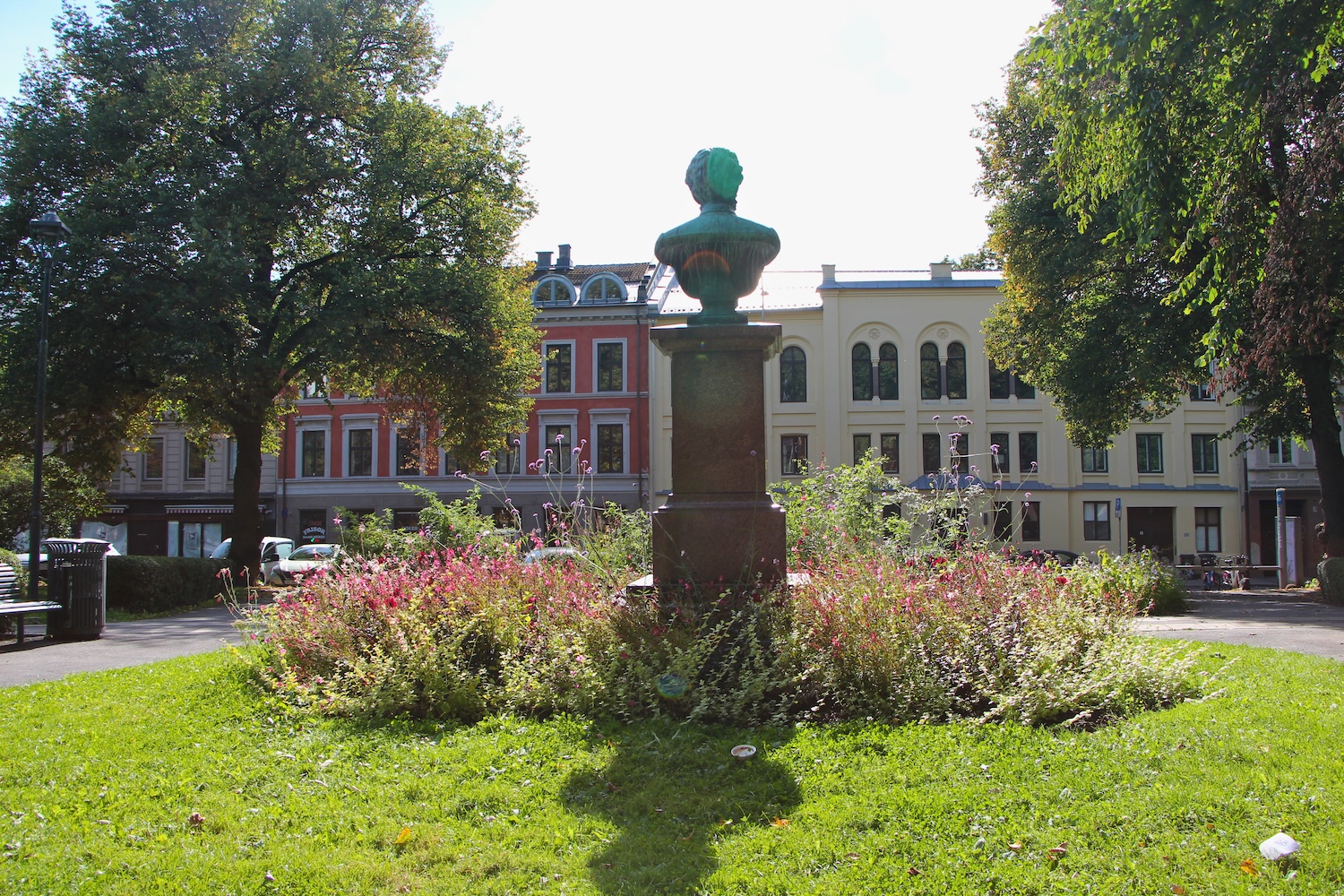 Statue av Eilert Sundt. 