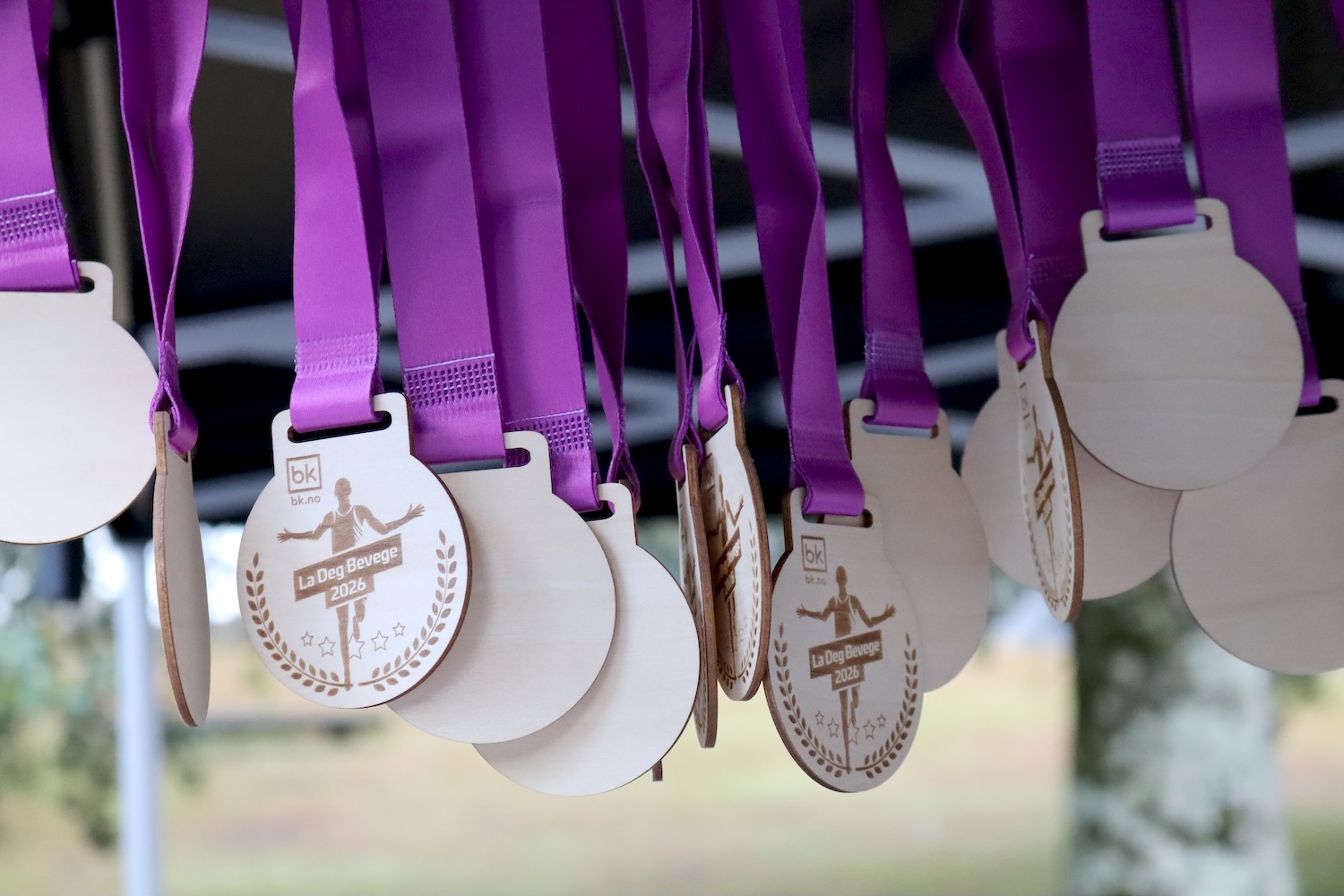 Medaljer henger fra teltet