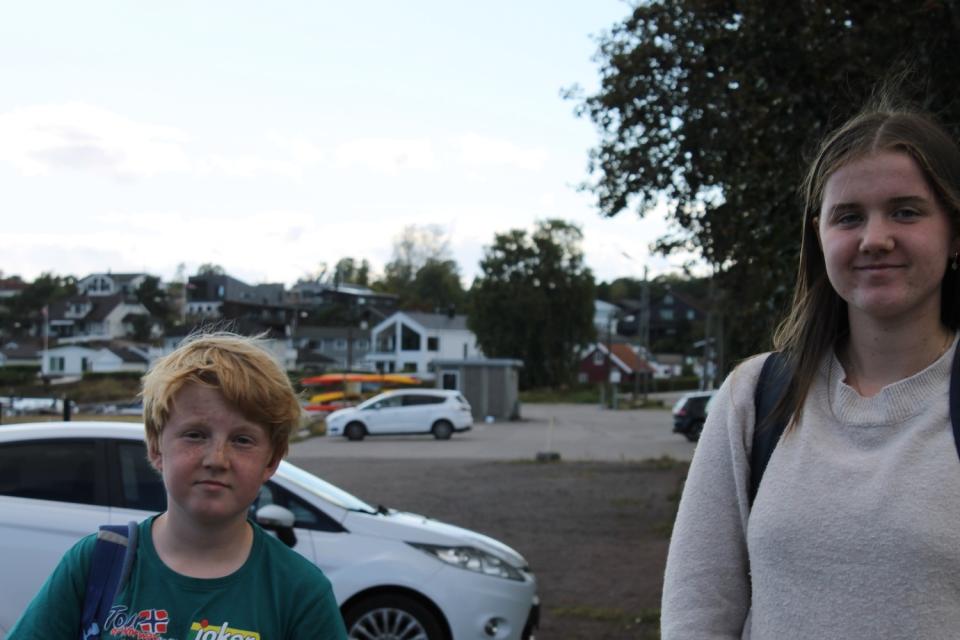 Vibe og jens på vei hjem fra skolen
