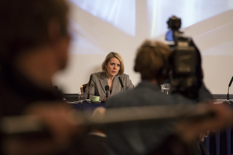 Politidirektør Benedicte Bjørnland holder pressekonferanse.