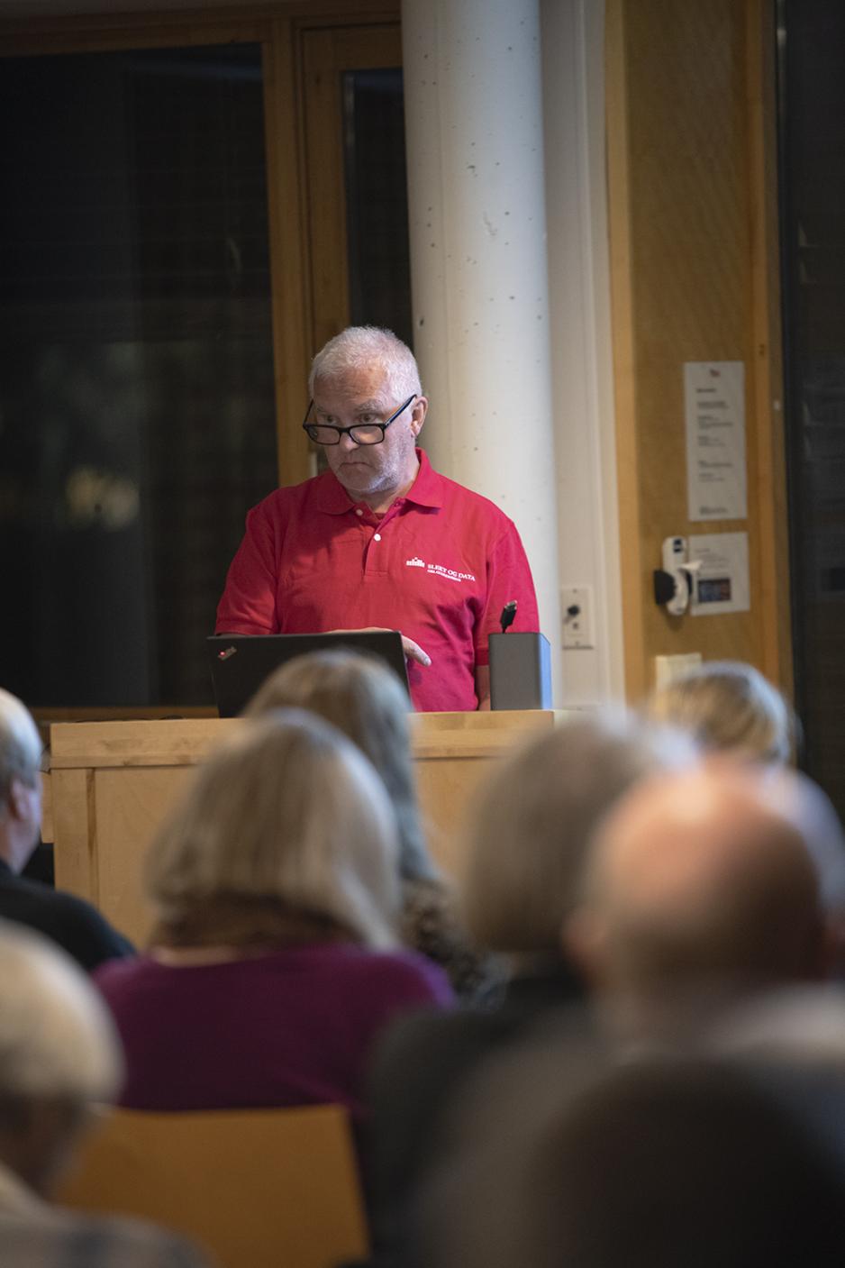 Sigbjørn Elvebakken leder for Slekt og data Oslo Akershus, forklare hvordan en kan starte med forskningen