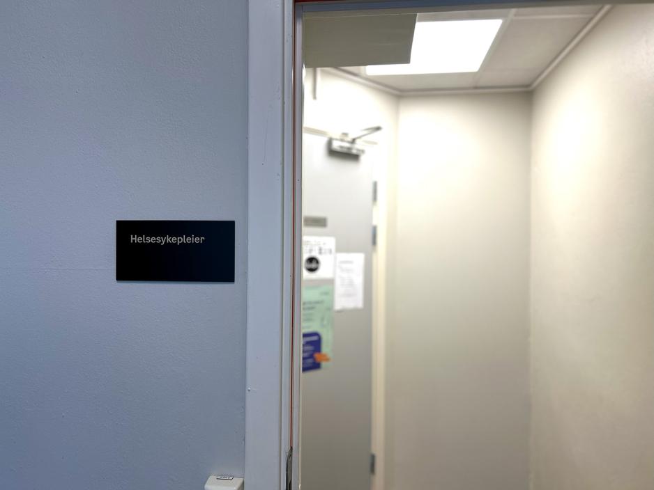 Helsesykepleierkontoret på Groruddalen skole. Bildet er av helsesykepleierkontoret på Groruddalen skole.