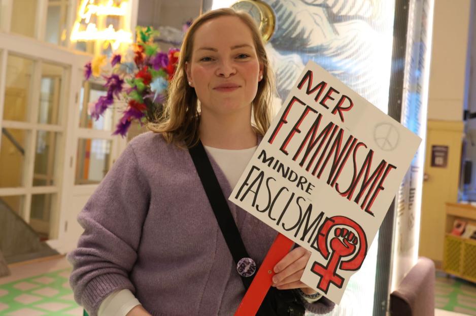 Mari holder opp parolen: Mer feminisme, mindre fascisme