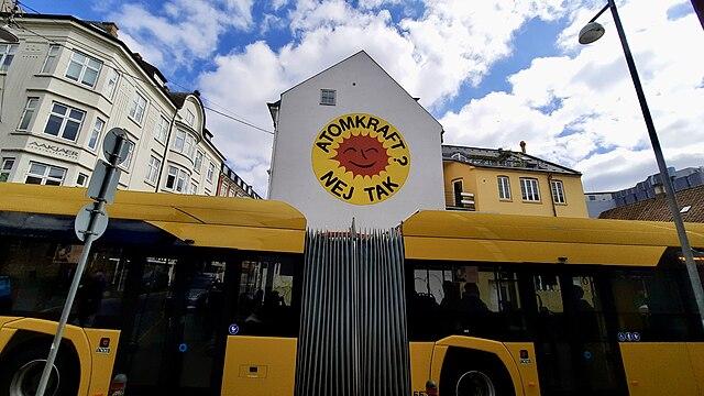 Atomkraft Nej Tak Nuclear Power No Thanks Smiling Sun logo mural Aarhus Denmark 02.jpg