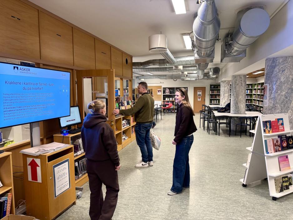 Glad og Jorsett på biblioteket 