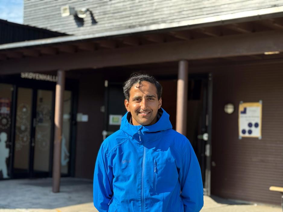 Hassan Nawaz utenfor Skøyen skole