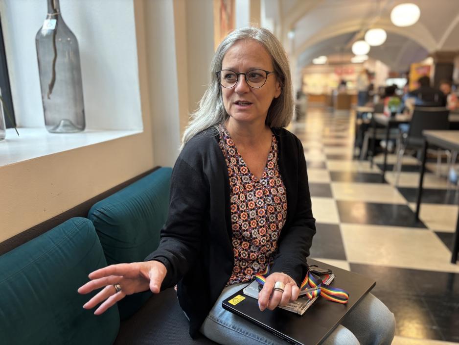 Camilla Eeg-Tverbakk som snakker Camilla Eeg-Tverbakk som snakker