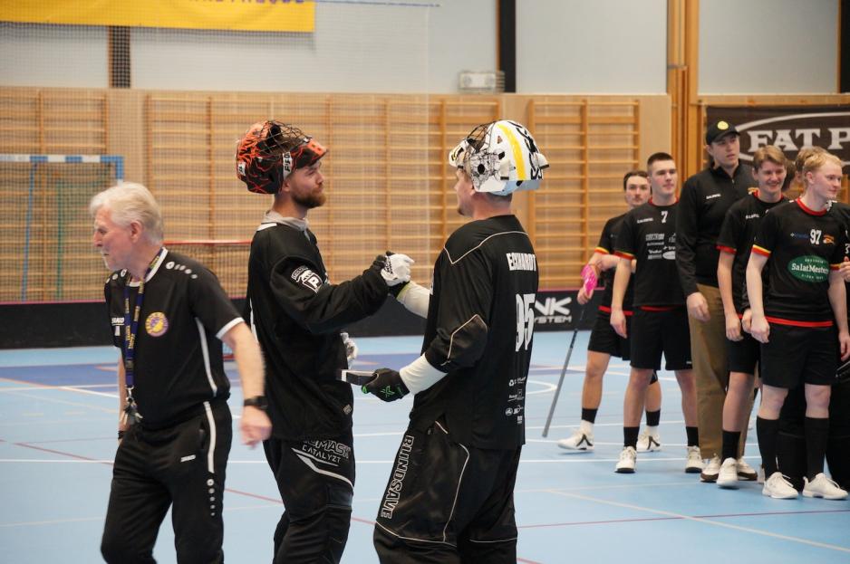 Kepperne møttes etter kampen for å takke for kampen. 