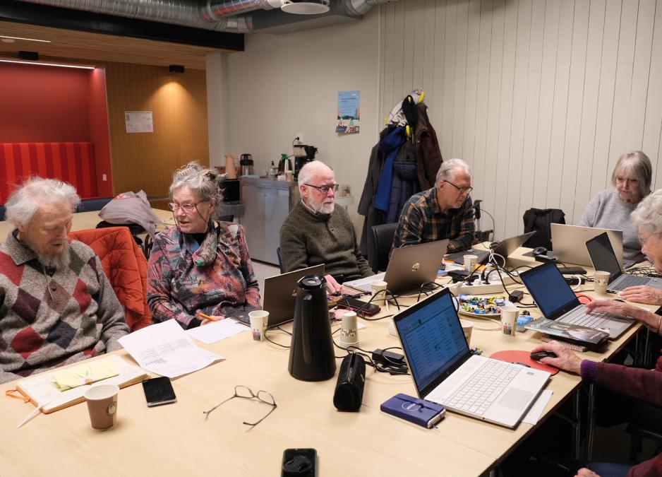 Gjengen som var samlet torsdag formiddag for seniornett 