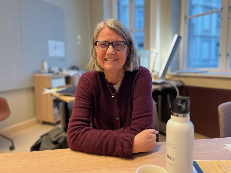 Rektor ved Nissen skole som sitter på kontoret sitt