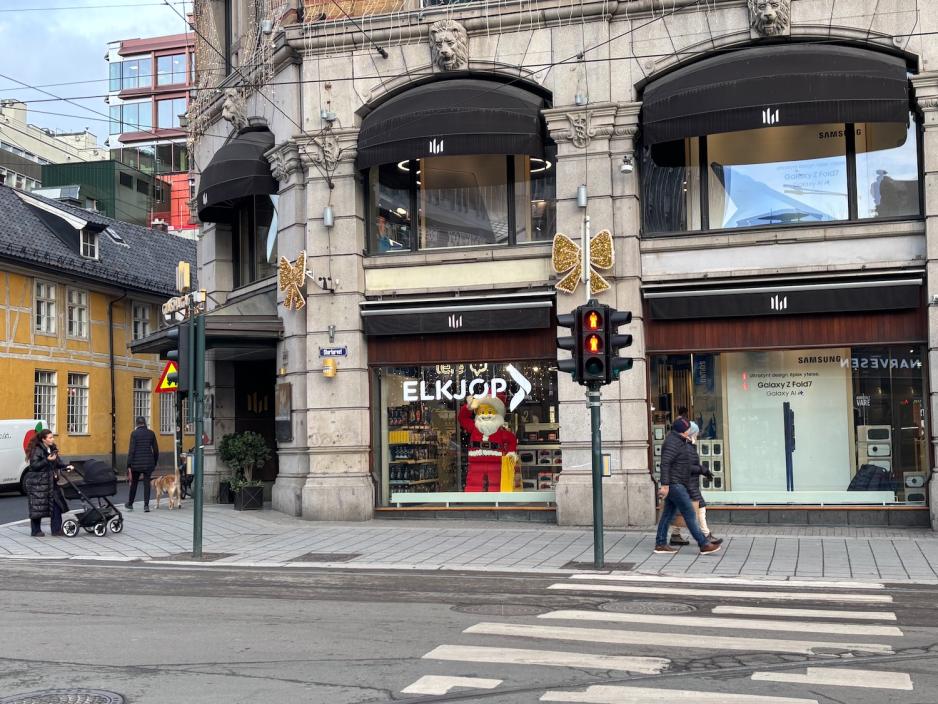 Utenfor Elkjøp Glassmagasinet i Oslo sentrum.