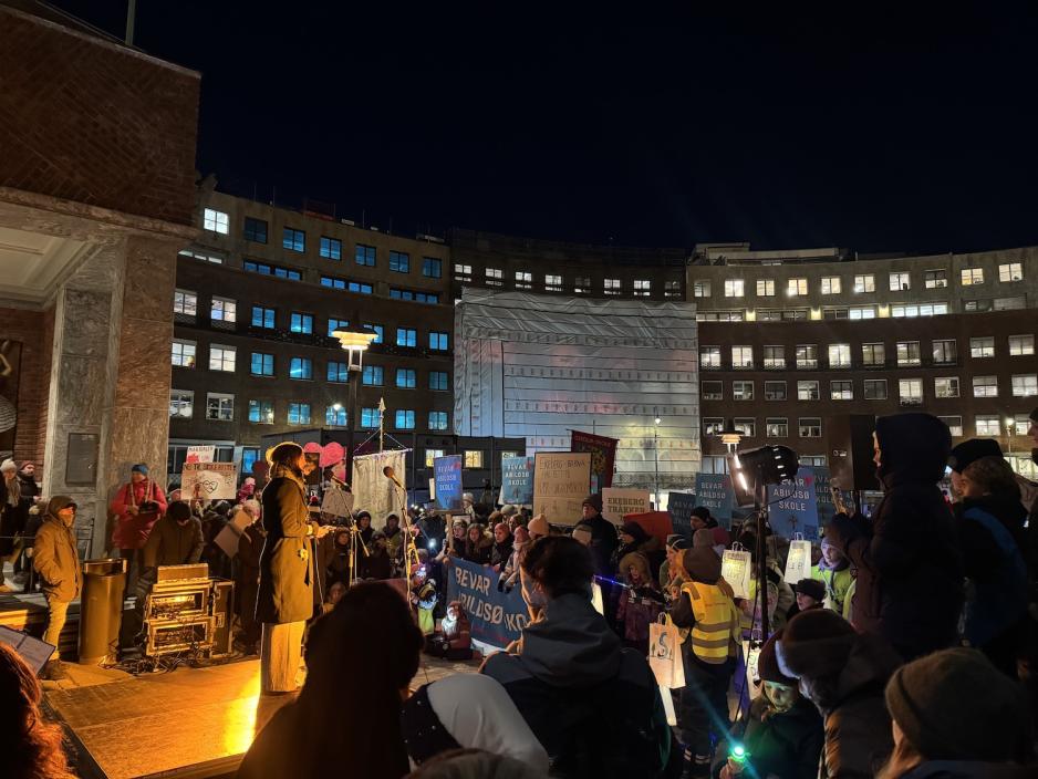 Byrådet Julie Remen Midtgarden som holder appell under demonstrasjonen.