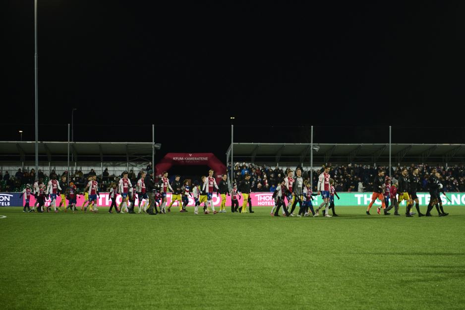 KFUM og Bodø/Glimt entrer inn i banen. 