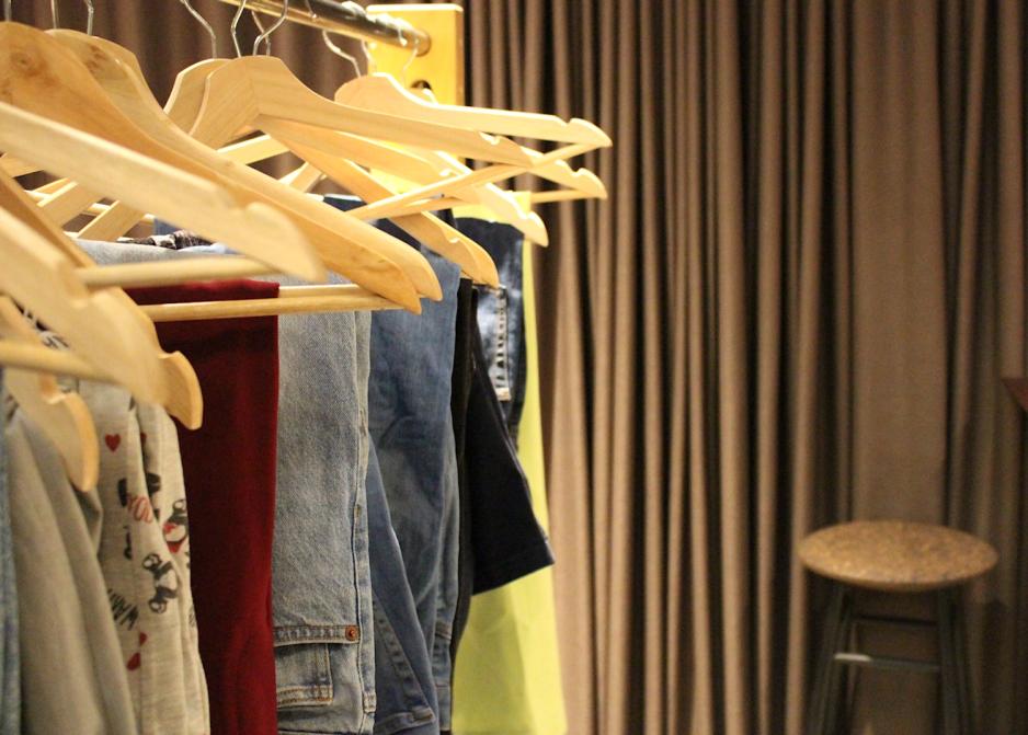 Nesten tomt stativ på markedet