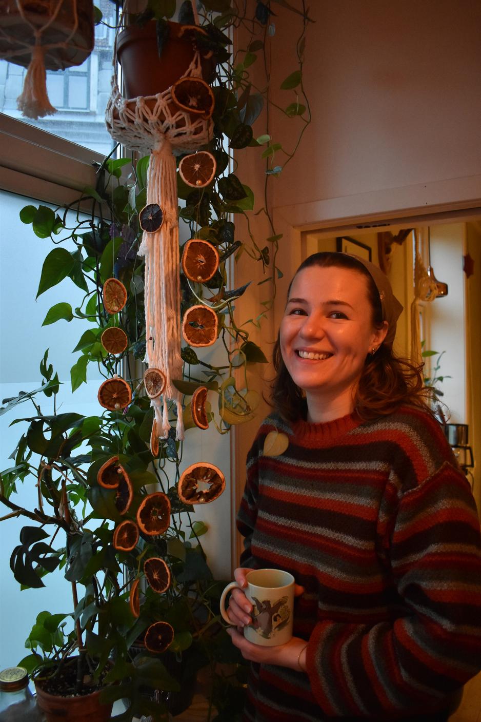 Masterstudenten Pauline Lundekvam (27) viser frem plantene hun har på hybelen sin i kollektivet på Torshov.