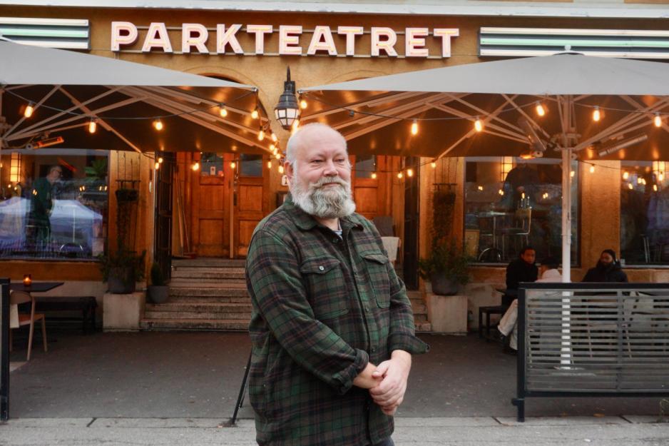 Jan Robert Johnsen utenfor Parkteatret