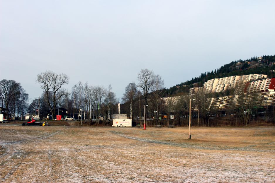 Voksenjordet, stort jordet som brukes til vinteraktivitet.