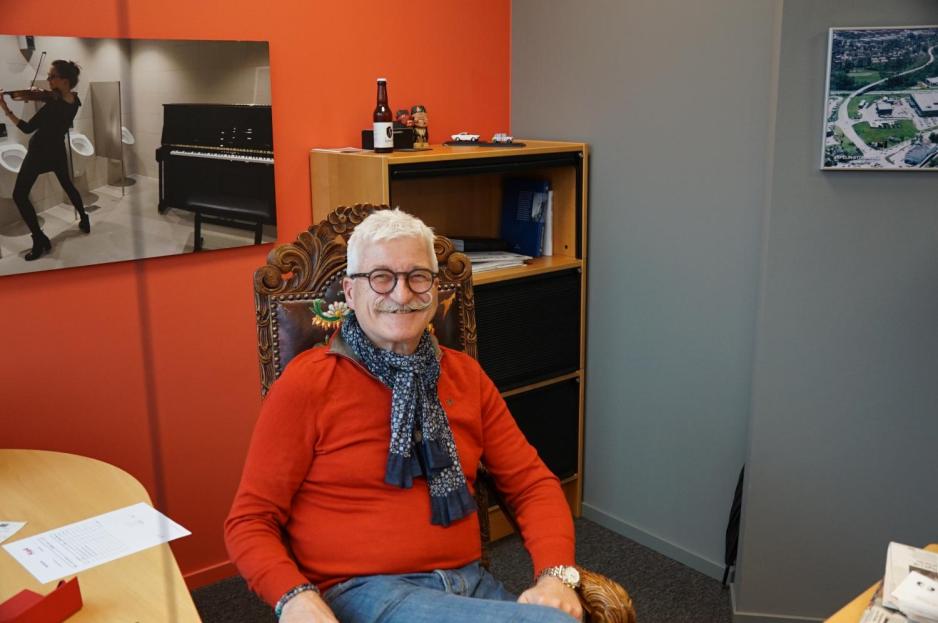 Hans Georg, senterleder ved alna senter på kontoret. 