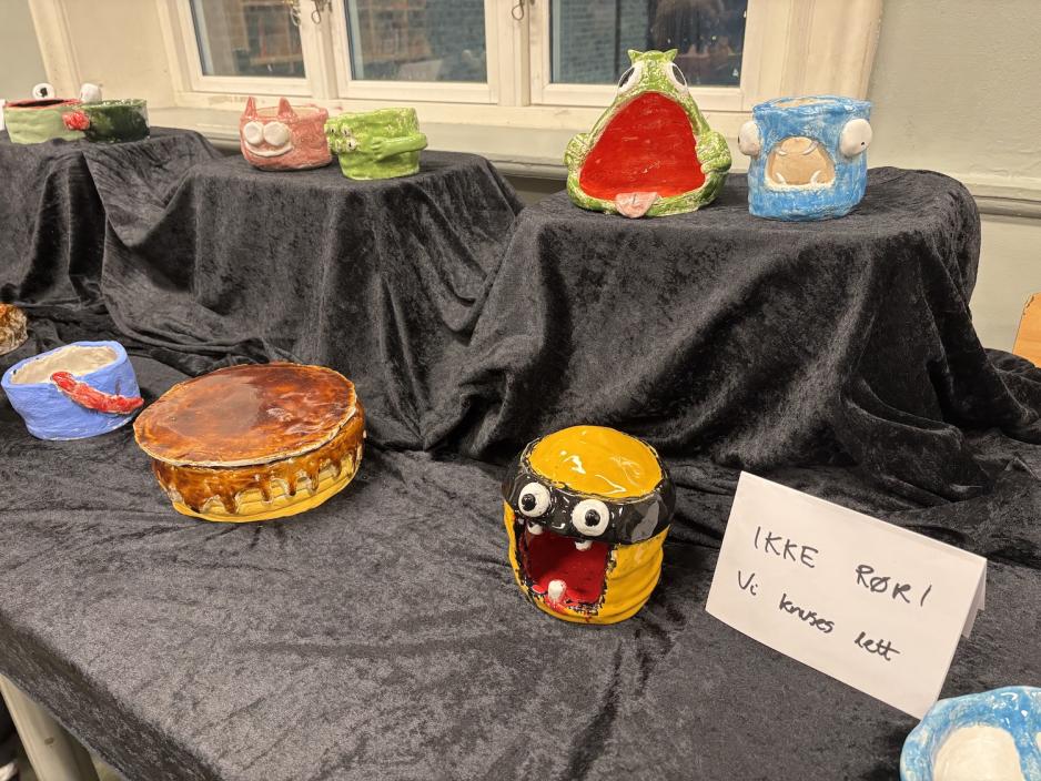 Keramikk laget av Østensjø skole