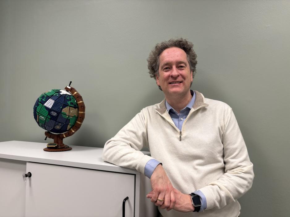 Rektor på Østensjø skole på kontoret sitt