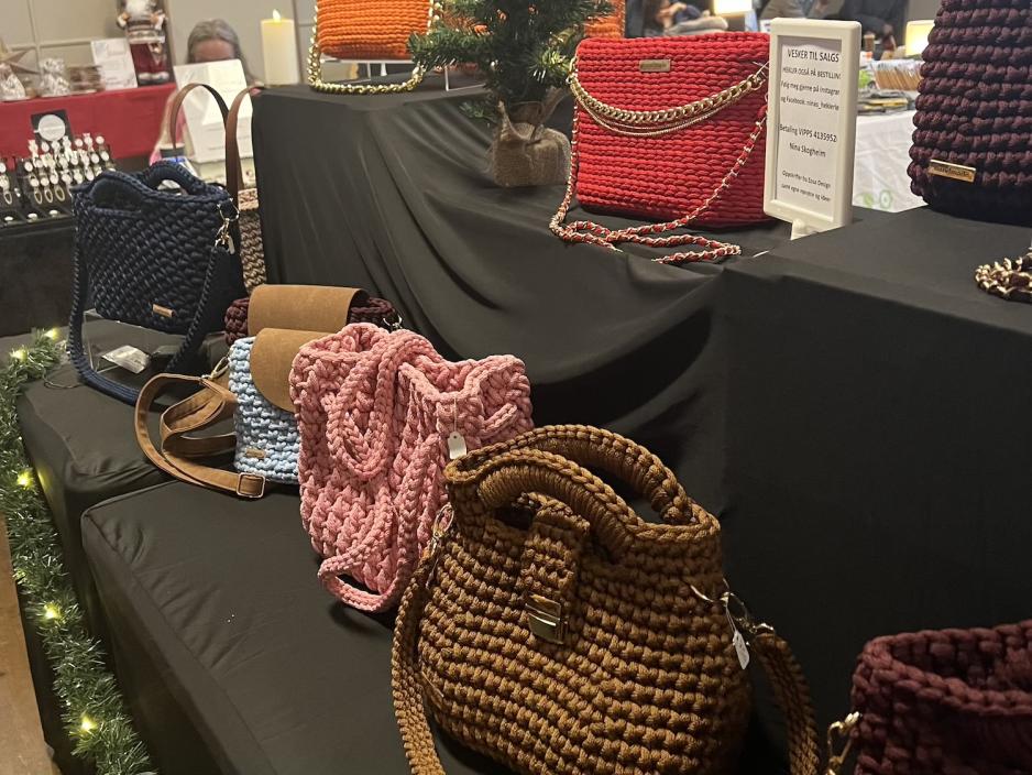 Hjemmelaget vesker solgt på julemarked