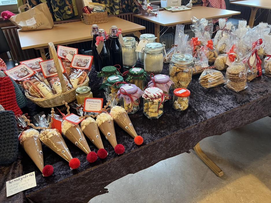 Hjemmelaget gods som selges på julemarked