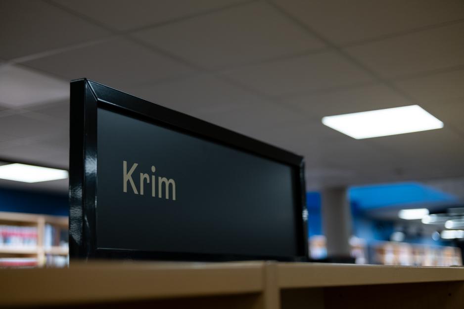 Et skilt som sier "krim"