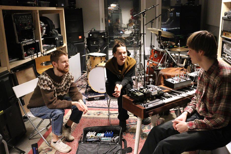 Fuzzycat Organ Quartet p&aring; &oslash;vingsrommet. Fra Venstre: David L&oslash;v&aring;s, Synne Helleb&oslash; og Kjetil Heibert