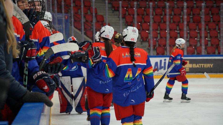 V&aring;lerenga spillerne feirer sitt andre m&aring;l i kampen