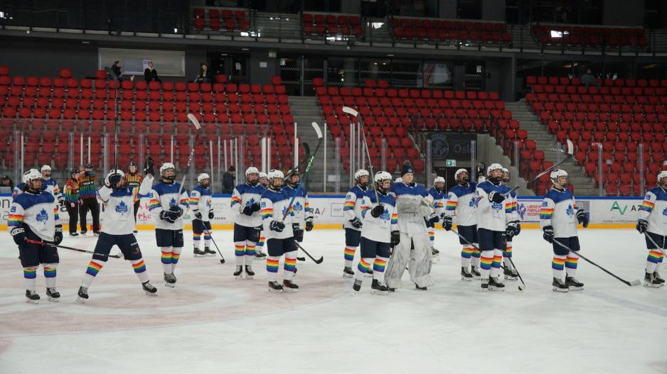 Furuset feiret etter &aring; ha vunnet kampen