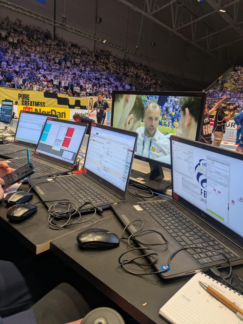 skjermene plotterene f&oslash;lger med p&aring; og oppdaterer statistikk p&aring;